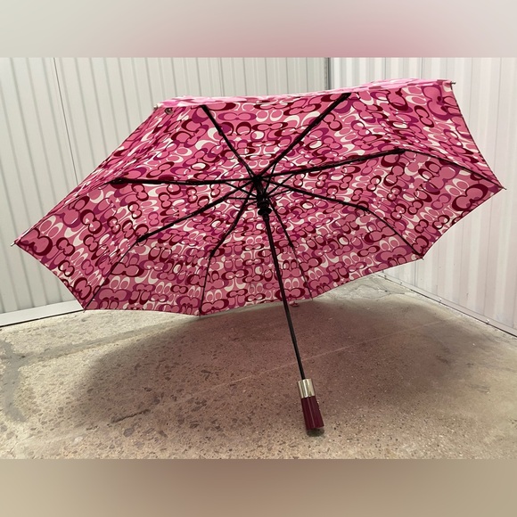 RETIRED PRE-OWNED COACH LOGO SIGNATURE PINK UMBRELLA - Picture 2 of 11